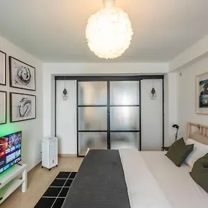 Appartement Superb 3 Bedroom & 3 Bathroom Duplex In Centre, Bruxelles